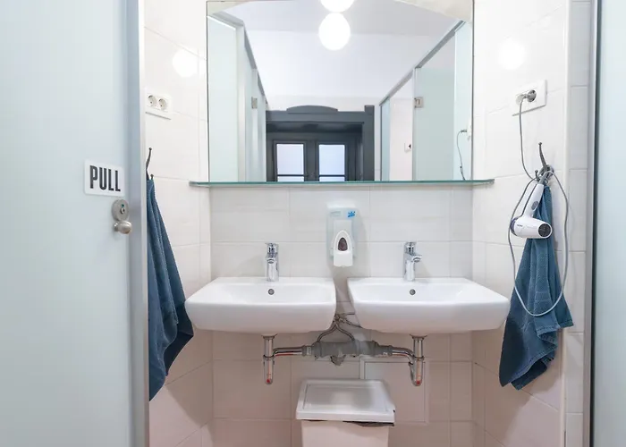 بيت شباب Turn *