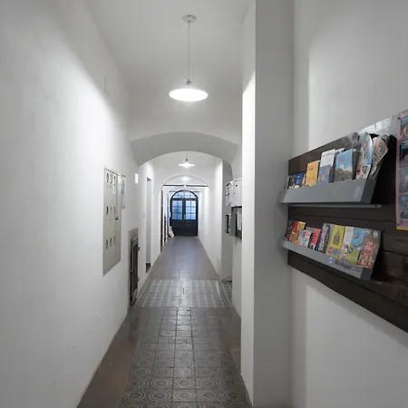 Hostel Turn *