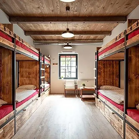 Hostel Turn *